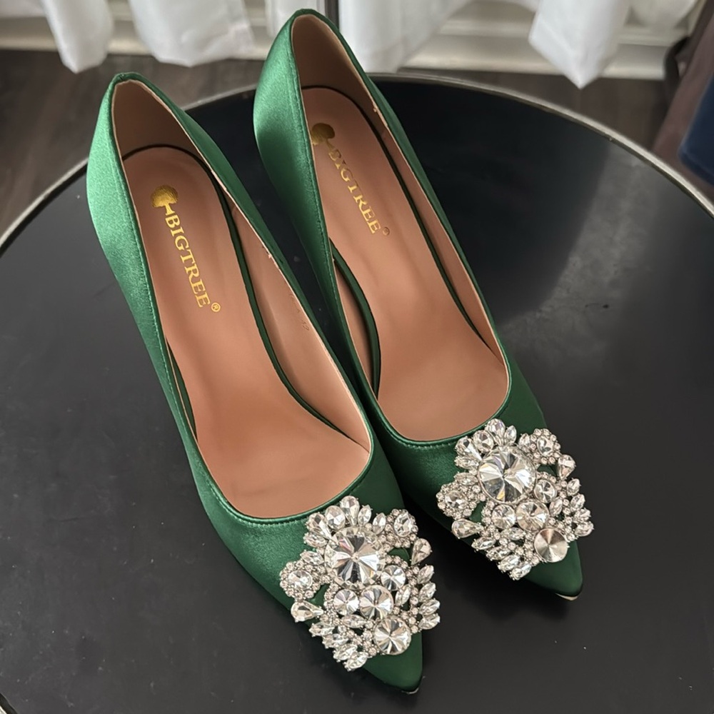 New Without Tags Women’s Bigtree Green Satin Heels